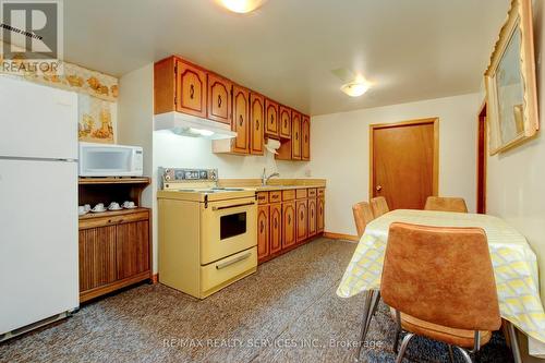 42 Mallard Crescent, Brampton, ON - Indoor Photo Showing Kitchen