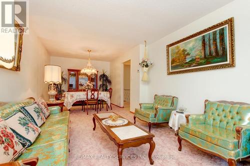 42 Mallard Crescent, Brampton, ON - Indoor Photo Showing Living Room