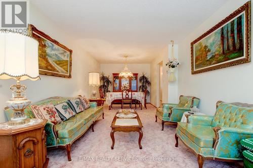 42 Mallard Crescent, Brampton, ON - Indoor Photo Showing Living Room