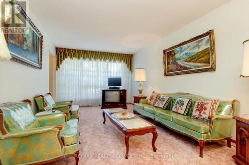 42 Mallard Crescent, Brampton, ON - Indoor Photo Showing Living Room