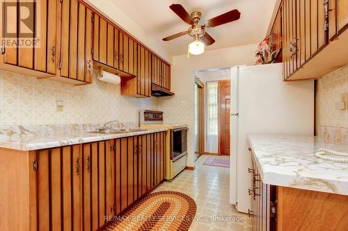 42 Mallard Crescent, Brampton, ON - Indoor Photo Showing Kitchen