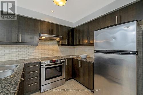 1395 Costigan Road, Milton, ON - Indoor Photo Showing Kitchen With Stainless Steel Kitchen With Double Sink With Upgraded Kitchen