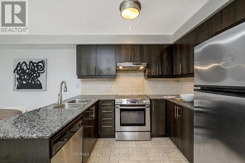 1395 Costigan Road, Milton, ON - Indoor Photo Showing Kitchen With Stainless Steel Kitchen With Double Sink With Upgraded Kitchen