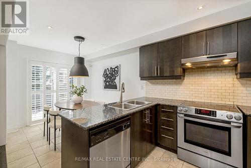 1395 Costigan Road, Milton, ON - Indoor Photo Showing Kitchen With Stainless Steel Kitchen With Double Sink With Upgraded Kitchen