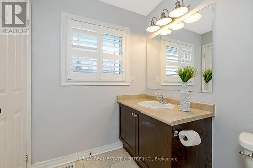 1395 Costigan Road, Milton, ON - Indoor Photo Showing Bathroom