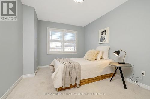 1395 Costigan Road, Milton, ON - Indoor Photo Showing Bedroom