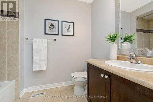 1395 Costigan Road, Milton, ON - Indoor Photo Showing Bathroom