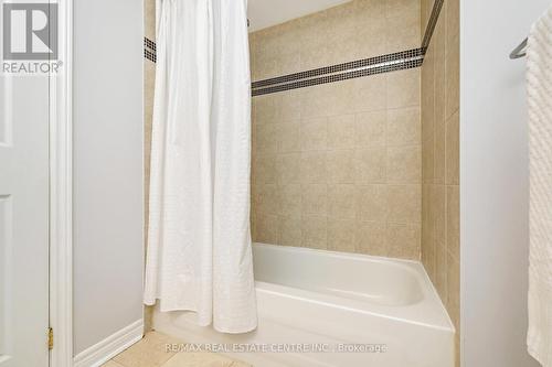 1395 Costigan Road, Milton, ON - Indoor Photo Showing Bathroom