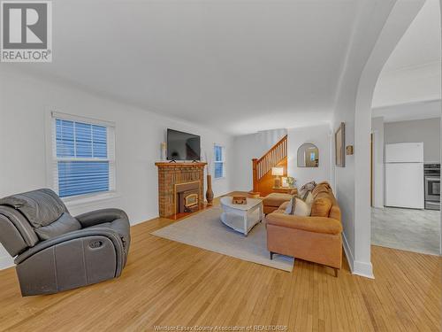 80 Wilson Avenue, Chatham, ON - Indoor Photo Showing Living Room