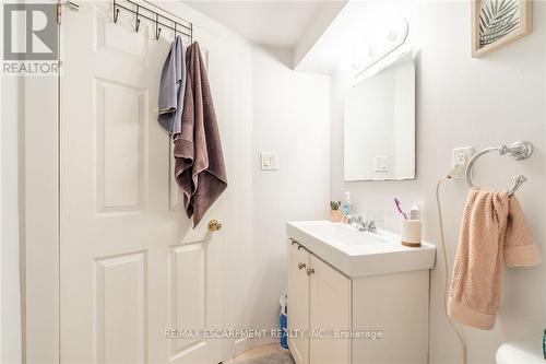 537 Ferguson Avenue N, Hamilton, ON - Indoor Photo Showing Bathroom