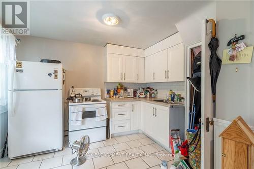 537 Ferguson Avenue N, Hamilton, ON - Indoor Photo Showing Kitchen