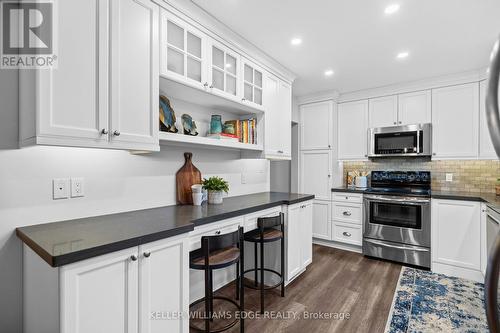 2182 Clarendon Park Drive, Burlington, ON - Indoor Photo Showing Kitchen