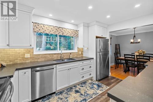 2182 Clarendon Park Drive, Burlington, ON - Indoor Photo Showing Kitchen With Stainless Steel Kitchen With Double Sink