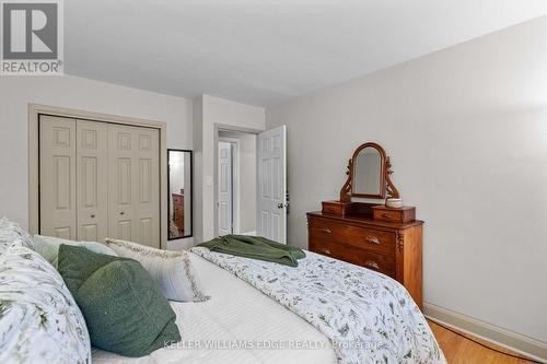 2182 Clarendon Park Drive, Burlington, ON - Indoor Photo Showing Bedroom