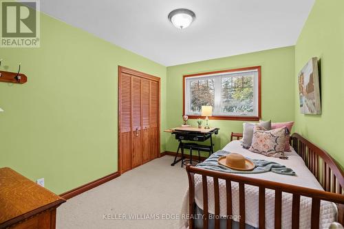 2182 Clarendon Park Drive, Burlington, ON - Indoor Photo Showing Bedroom