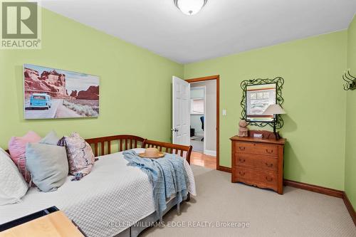 2182 Clarendon Park Drive, Burlington, ON - Indoor Photo Showing Bedroom