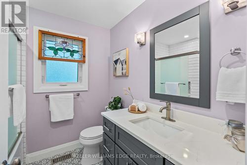 2182 Clarendon Park Drive, Burlington, ON - Indoor Photo Showing Bathroom