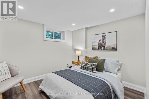 2182 Clarendon Park Drive, Burlington, ON - Indoor Photo Showing Bedroom