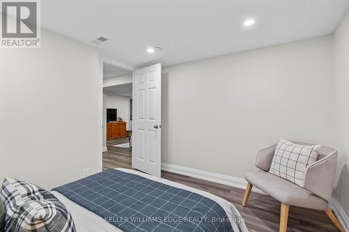 2182 Clarendon Park Drive, Burlington, ON - Indoor Photo Showing Bedroom