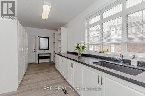 4 Champion Court, Brampton, ON - Indoor Photo Showing Kitchen