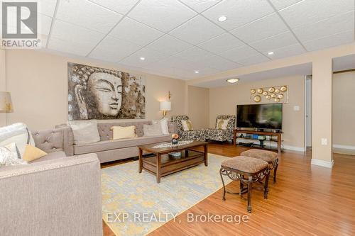 4 Champion Court, Brampton, ON - Indoor Photo Showing Living Room