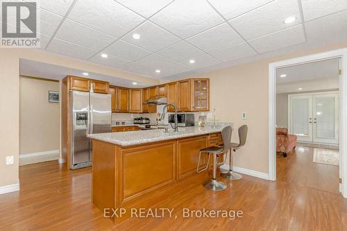 4 Champion Court, Brampton, ON - Indoor Photo Showing Kitchen