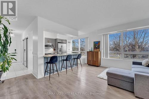 201 - 1910 Lake Shore Boulevard W, Toronto, ON - Indoor Photo Showing Living Room