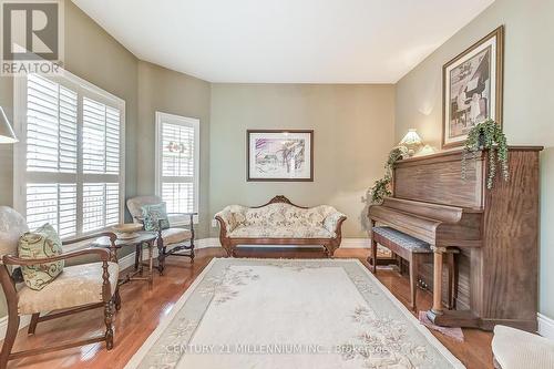 6 Collingwood Avenue, Brampton, ON - Indoor Photo Showing Living Room