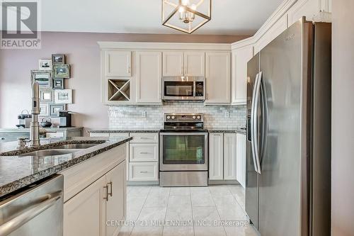 6 Collingwood Avenue, Brampton, ON - Indoor Photo Showing Kitchen With Double Sink With Upgraded Kitchen