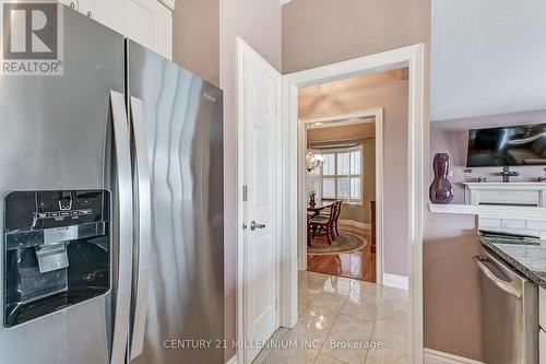 6 Collingwood Avenue, Brampton, ON - Indoor Photo Showing Kitchen