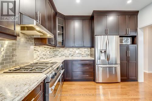 2183 Pheasant Lane, Oakville, ON - Indoor Photo Showing Kitchen With Upgraded Kitchen