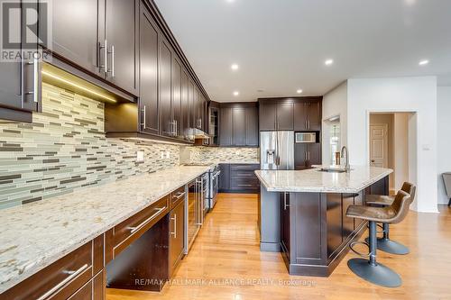 2183 Pheasant Lane, Oakville, ON - Indoor Photo Showing Kitchen With Upgraded Kitchen