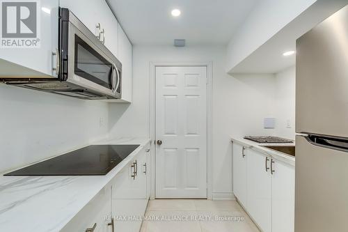 2183 Pheasant Lane, Oakville, ON - Indoor Photo Showing Kitchen