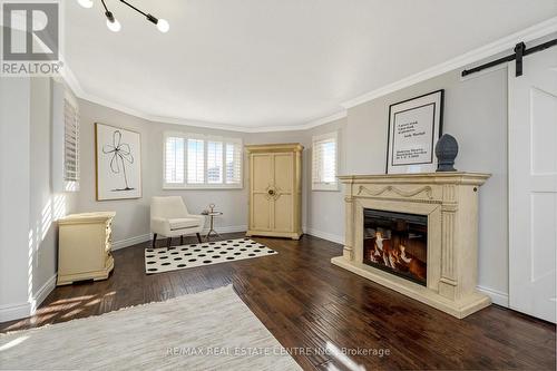 1594 Stillriver Crescent, Mississauga, ON - Indoor Photo Showing Living Room With Fireplace