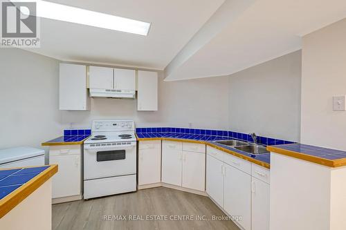 1594 Stillriver Crescent, Mississauga, ON - Indoor Photo Showing Kitchen With Double Sink