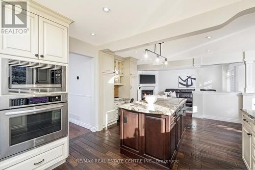 1594 Stillriver Crescent, Mississauga, ON - Indoor Photo Showing Kitchen With Upgraded Kitchen