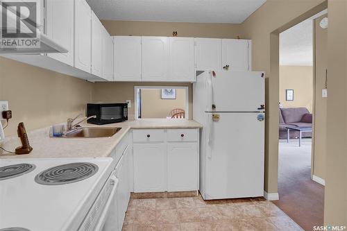 78B Nollet Avenue, Regina, SK - Indoor Photo Showing Kitchen