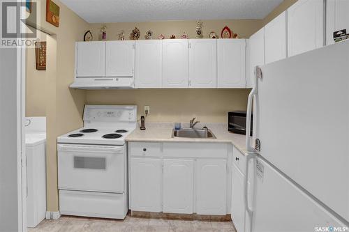 78B Nollet Avenue, Regina, SK - Indoor Photo Showing Kitchen