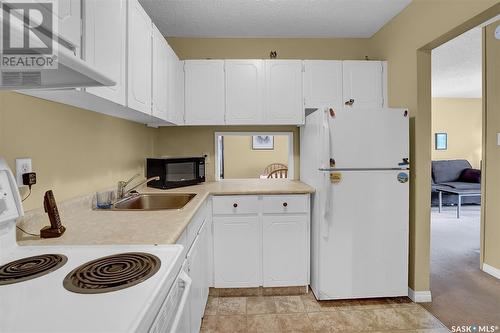 78B Nollet Avenue, Regina, SK - Indoor Photo Showing Kitchen