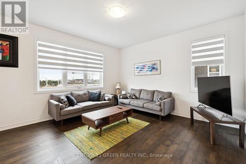 7884 Seabiscuite Drive, Niagara Falls, ON - Indoor Photo Showing Living Room