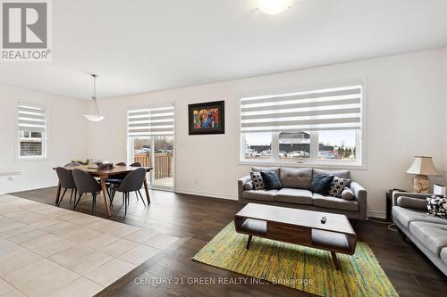 7884 Seabiscuite Drive, Niagara Falls, ON - Indoor Photo Showing Living Room