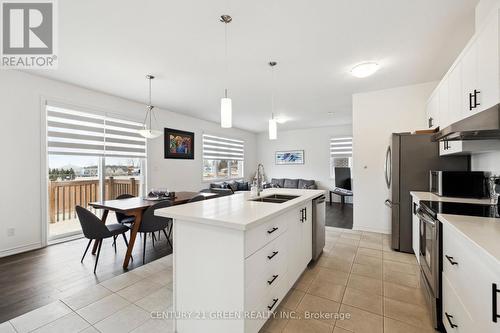 7884 Seabiscuite Drive, Niagara Falls, ON - Indoor Photo Showing Kitchen With Double Sink With Upgraded Kitchen