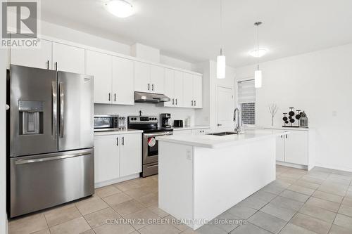 7884 Seabiscuite Drive, Niagara Falls, ON - Indoor Photo Showing Kitchen With Upgraded Kitchen