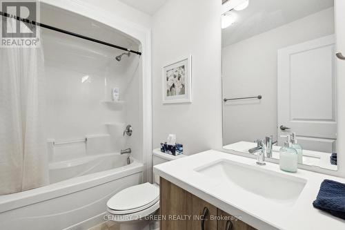 7884 Seabiscuite Drive, Niagara Falls, ON - Indoor Photo Showing Bathroom