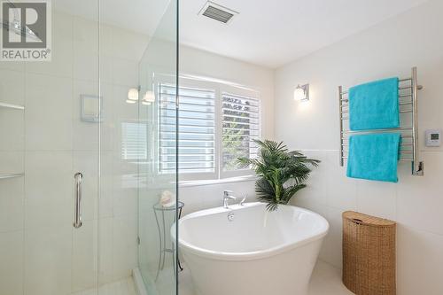 942 Stikine Court, Kelowna, BC - Indoor Photo Showing Bathroom