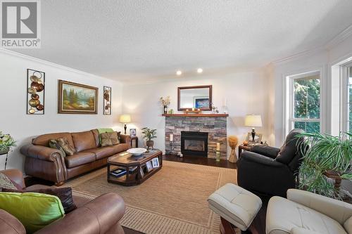 942 Stikine Court, Kelowna, BC - Indoor Photo Showing Living Room With Fireplace