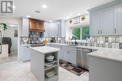 942 Stikine Court, Kelowna, BC - Indoor Photo Showing Kitchen