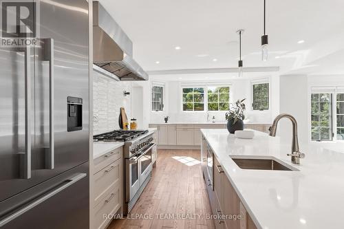 320 Hillcrest Road, Ottawa, ON - Indoor Photo Showing Kitchen With Upgraded Kitchen