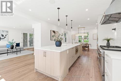 320 Hillcrest Road, Ottawa, ON - Indoor Photo Showing Kitchen With Upgraded Kitchen