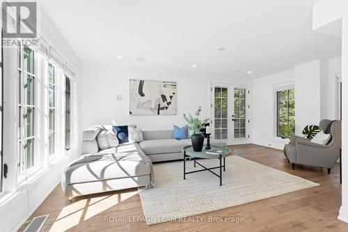 320 Hillcrest Road, Ottawa, ON - Indoor Photo Showing Living Room